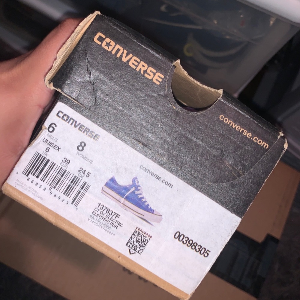 Purple unisex converse